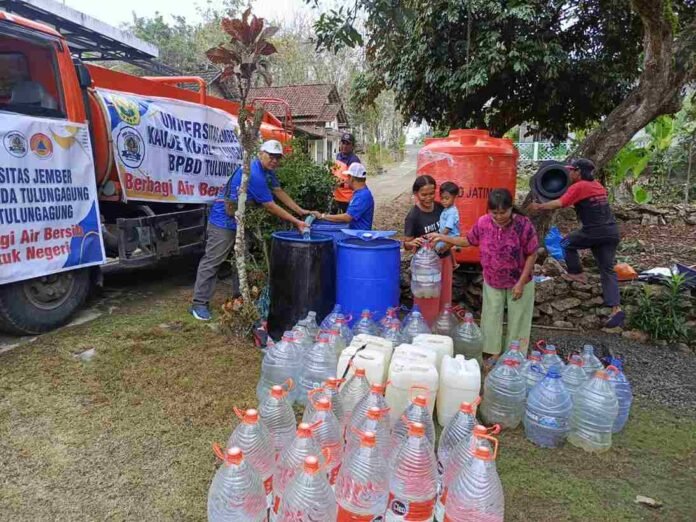 Masih Ada Permintaan Air Bersih Meski Mulai Hujan, BPBD Tulungagung Kirim Dua Truk Tangki ke Besuki