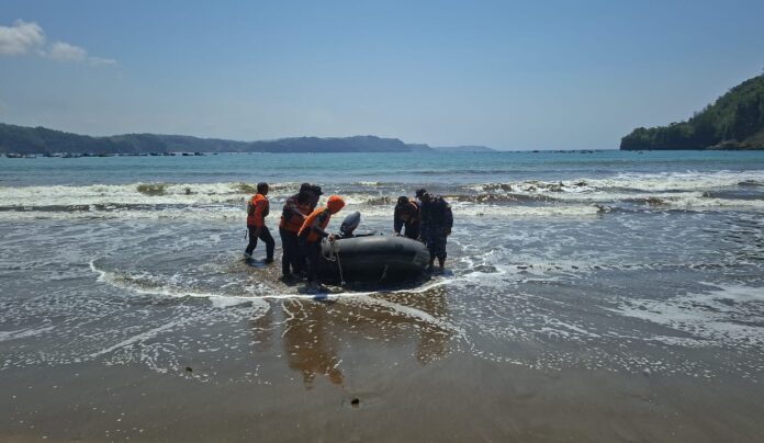 Pencarian Hari Kedua, Tim SAR Gabungan Belum Temukan Pencari Gurita Hilang di Pantai Ngalur Tulungagung